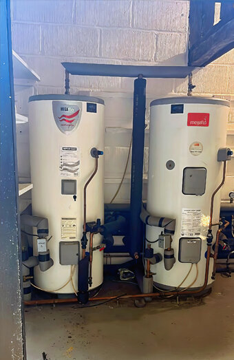 https://leedervillehotwater.com.au/uploads/2025/06/electric-hot-water-system-10198.jpg
