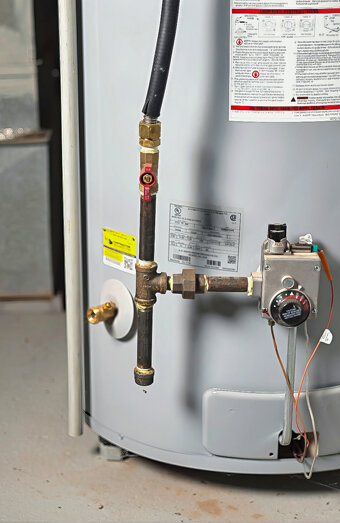 https://leedervillehotwater.com.au/uploads/2025/06/gas-hot-water-system-65811.jpg