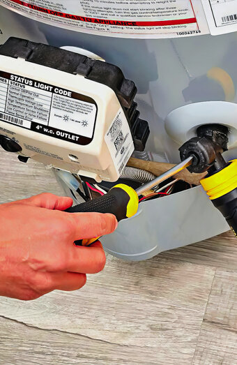 https://leedervillehotwater.com.au/uploads/2025/06/hot-water-servicing-70528.jpg